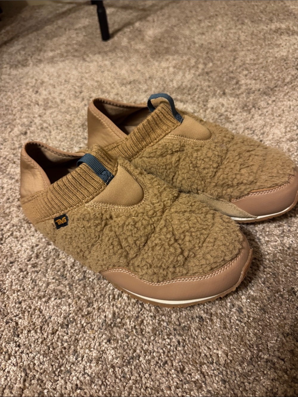 Teva Tan Sherpa Slip-on slippers